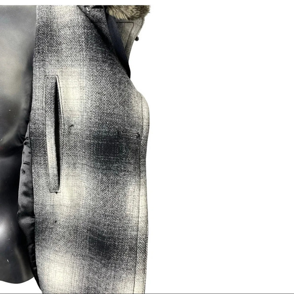 Eddie Bauer Pea Coat Wool Blend Plaid Coat Removable Faux Fur Collar  Size XS - Picture 10 of 10